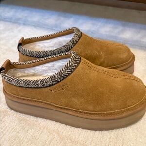 Koolaburra by UGG Tan Suede Mules